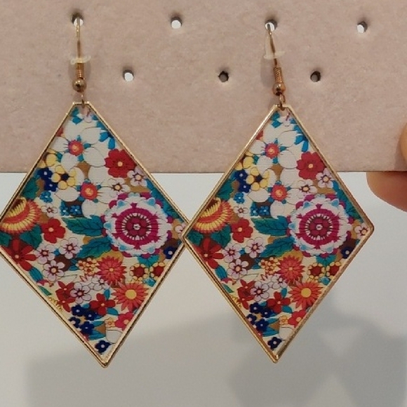 Floral Diamond-Shaped Earrings - Picture 1 of 3